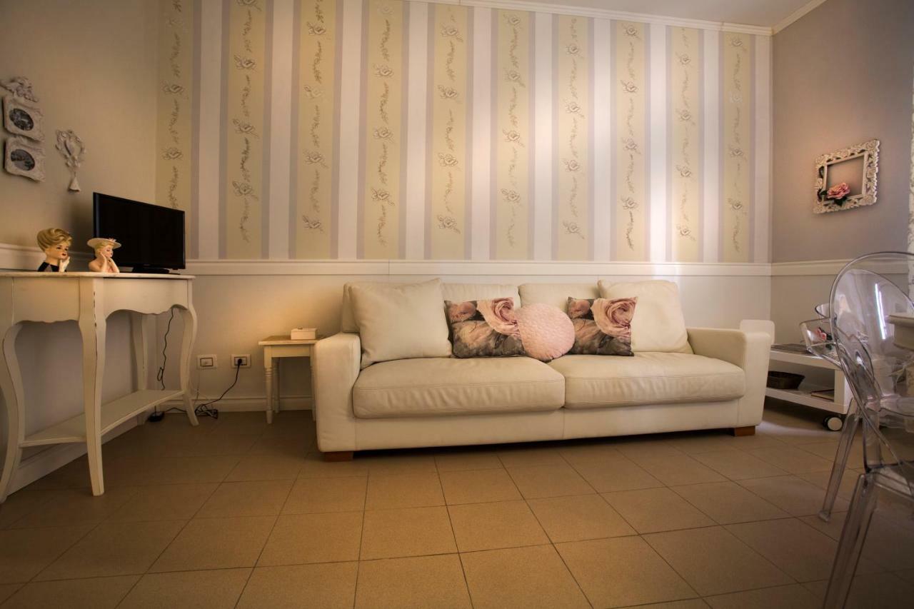 Casa Di Charme "Rosa-Rosae" Apartment เวโรนา ภายนอก รูปภาพ